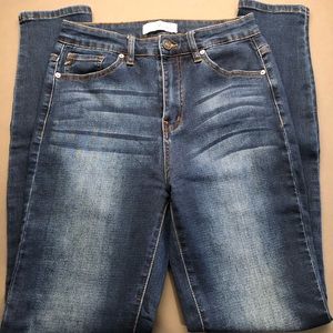 Like-New KanCan Ultra Soft Stretchy Skinny Jeans 7/27